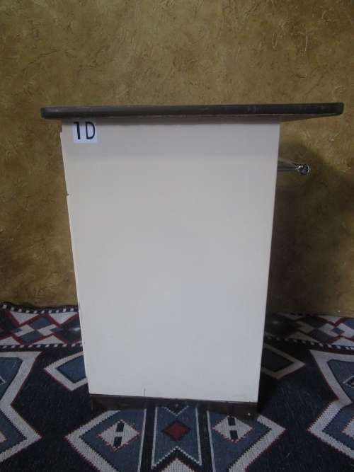 A LOVELY METAL CABINET FOR THE INDUSTRIAL LOOK OR FOR TATOO PALER