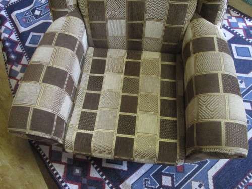 A CHARMING COMFORTABLE WING BACK CHAIR IN EXCELLENT CONDITION