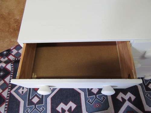 A MARVELOUS 8 DRAWER - CHEST OF DRAWER FINISHED IN A CHALK PAINT