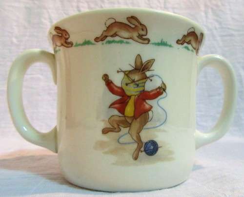 A DELIGHTFUL Royal Doulton Bunnykins Hug A Mug KNITTING WITH 2 Handled Bone
