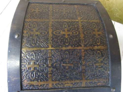 A GORGEOUS DETAILED TRUNK PERFECT TO USE ANY WERE IN THE HOUSE TO STORE ANYTHING