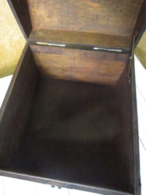 A GORGEOUS DETAILED TRUNK PERFECT TO USE ANY WERE IN THE HOUSE TO STORE ANYTHING