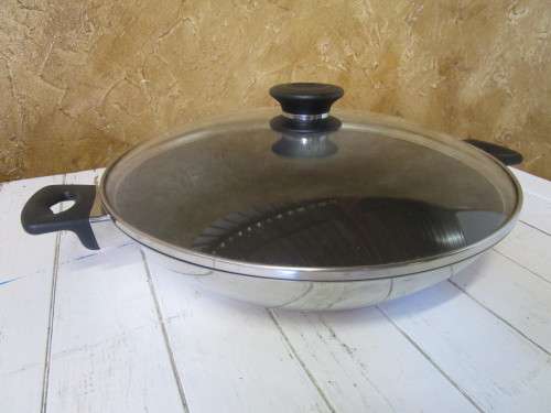 A FANTASTIC COOK TM FRYING PAN WITH A LID WITH TEFLON COATING