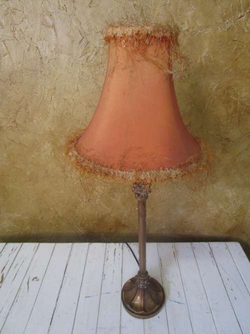 A ELGANT DETAILED TALL TABLE LAMP TESTED & WORKING