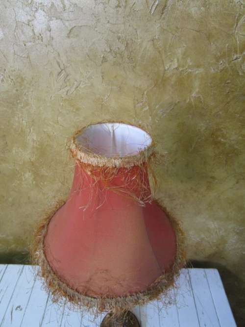 A ELGANT DETAILED TALL TABLE LAMP TESTED & WORKING