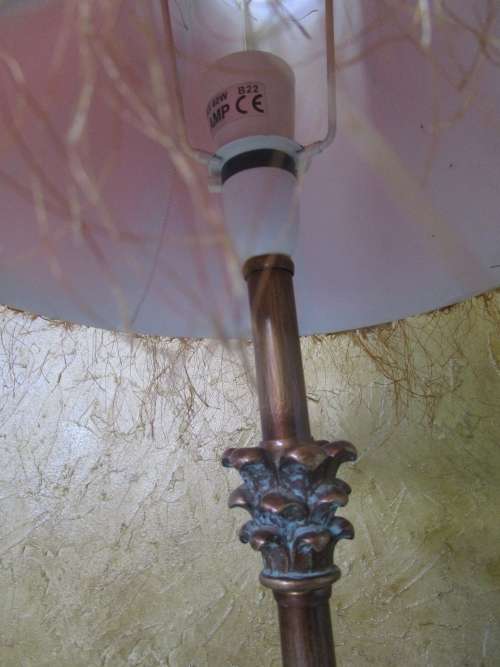 A ELGANT DETAILED TALL TABLE LAMP TESTED & WORKING