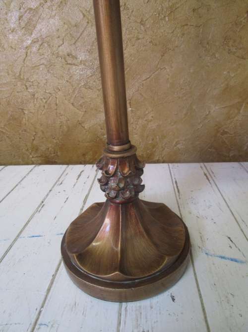 A ELGANT DETAILED TALL TABLE LAMP TESTED & WORKING