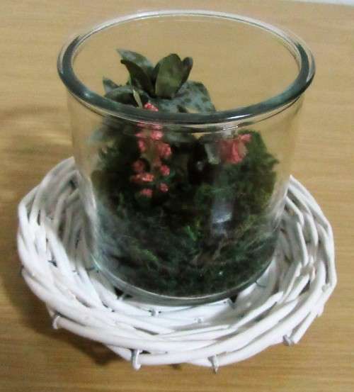 Three fantastic glass candle holders or flower pots in a stunning shabby chic weaved tray - bid p/e