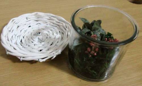 Three fantastic glass candle holders or flower pots in a stunning shabby chic weaved tray - bid p/e