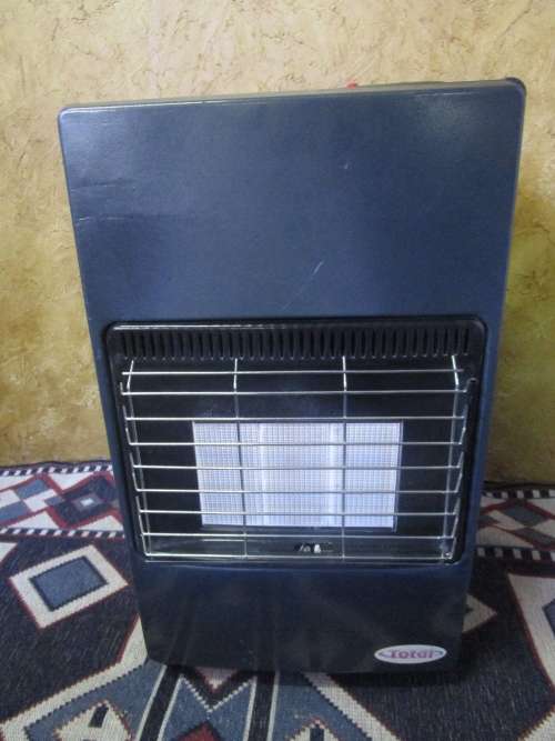 WINTER AROUND THE CORNER - DO YOU NEED A GASS HEATER. TOTAL - TESTED AND WORKING