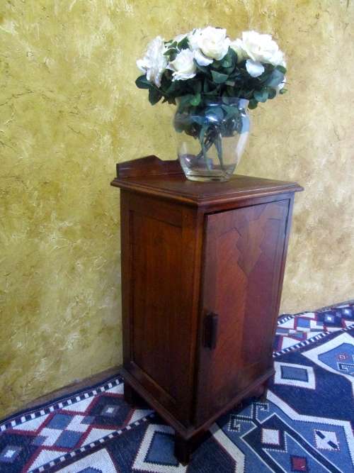 AN EXQUISITE ANTIQUE BEDSIDE CABINET WITH STUNNING INLAY WORK ON THE DOOR CIRA 1910