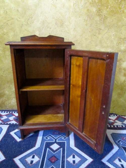 AN EXQUISITE ANTIQUE BEDSIDE CABINET WITH STUNNING INLAY WORK ON THE DOOR CIRA 1910