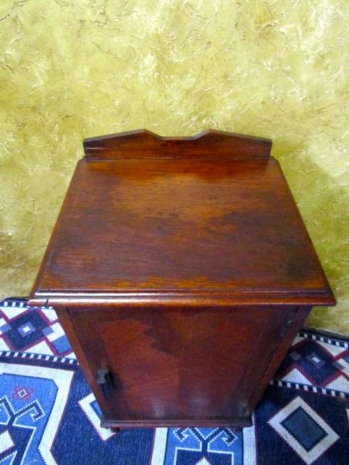 AN EXQUISITE ANTIQUE BEDSIDE CABINET WITH STUNNING INLAY WORK ON THE DOOR CIRA 1910