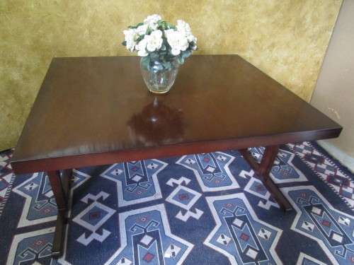 A ELGANT & STYLISH LARGE TABLE THAT CAN BE SPLIT UP IN FOUR DIFFERENT WAYS - ABSOLUTELY MARVELOUS