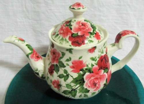 A STUNNING FLORAL VICTORIAN ROSE TEA POT BY WILLIAM JAMES -