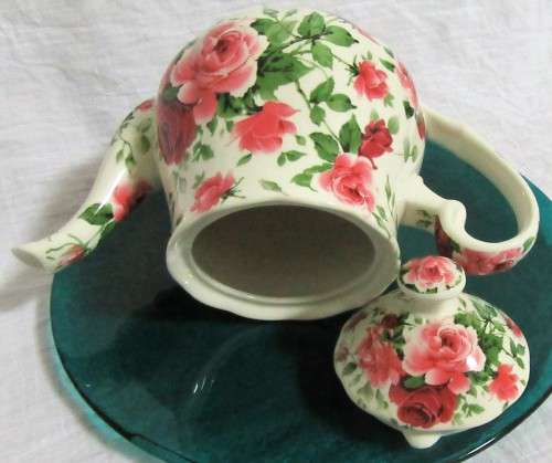 A STUNNING FLORAL VICTORIAN ROSE TEA POT BY WILLIAM JAMES -