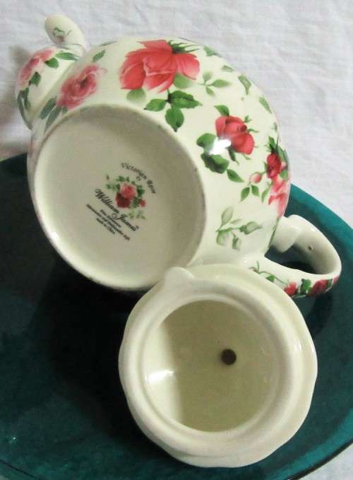 A STUNNING FLORAL VICTORIAN ROSE TEA POT BY WILLIAM JAMES -