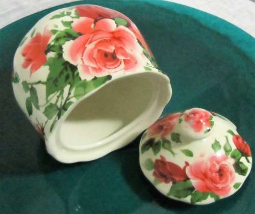 A STUNNING FLORAL VICTORIAN ROSE SUGAR BOWL BY WILLIAM JAMES -