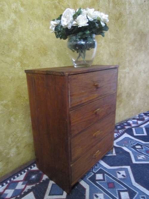 A FANTASTIC SOLLID WOOD FOUR DRAWER CHEST OF DRAWERS PERFECT TO FINISH WITH CHALK PAINT