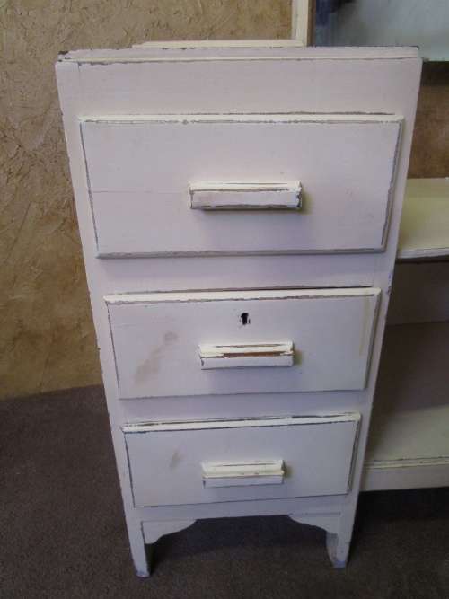 A MARVELOUS VINTAGE DRESSING TABLE TRENDY CHABBY CHIC  - FOR THAT COUNTRY COTTAGE FEEL