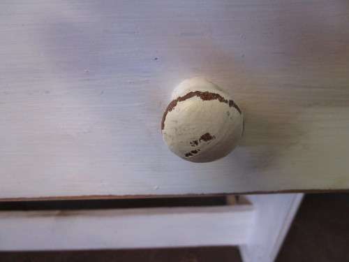 A LOVELY TRENDY CRISP WHITE CHABBY CHIC DESK PERFECT FOR A SMALLER SPACE