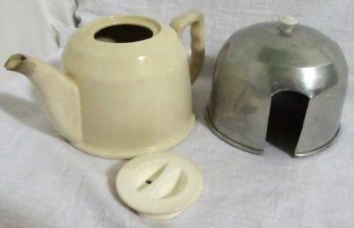 A COLLECTABLE HEAT MASTER / STAY HOT TEA/COFFEE POT - LOVLEY VINTAGE & SHABBY CHIC DECOR