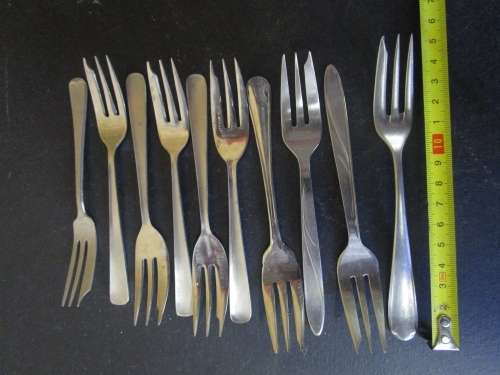 A JOBLOT OF CAKE FORKS ONE BID FOR ALL