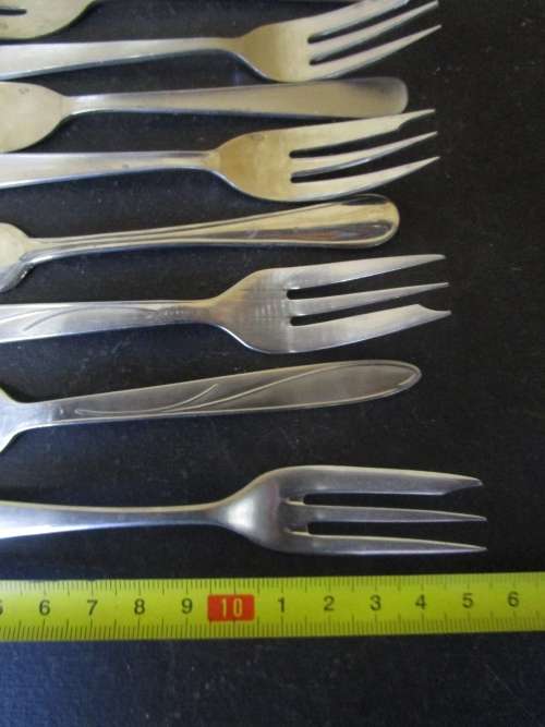 A JOBLOT OF CAKE FORKS ONE BID FOR ALL