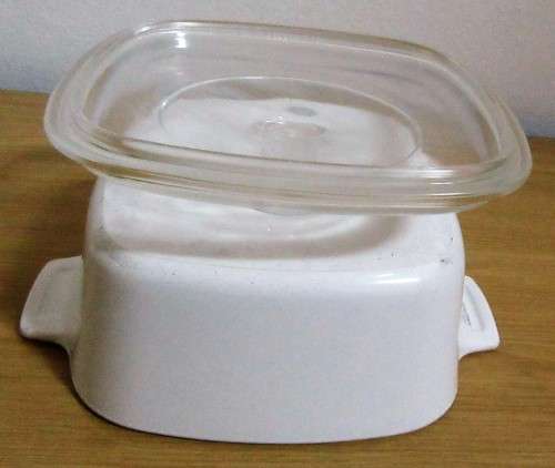 A VERY DESIRABLE & COLLECTABLE CORNING WARE WITH A LID TO ADD TO YOUR COLLECTION