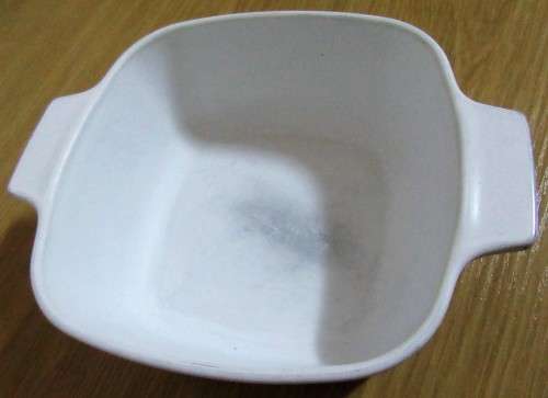 A VERY DESIRABLE & COLLECTABLE CORNING WARE WITH A LID TO ADD TO YOUR COLLECTION