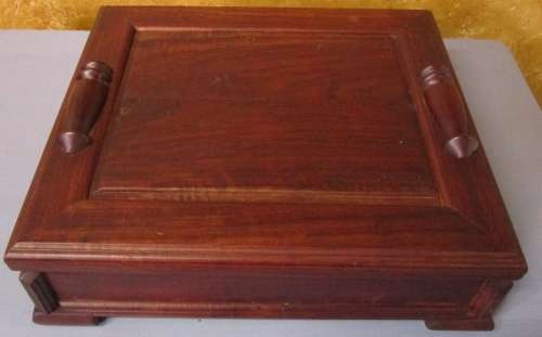 This large wooden box for cigars or jewelry was made by using wood carving techniques