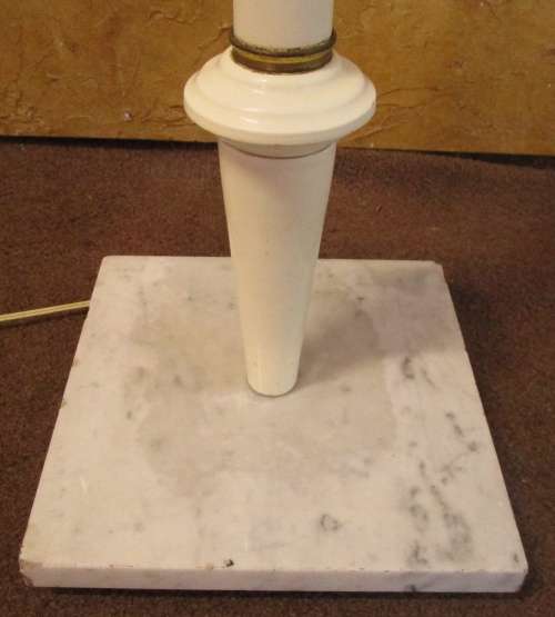 A ELGANT & STYLISH VINTAGE/ANTIQUE FLOOR RAMP PERFECT TO CREATE AMBIANCE IN THE ROOM