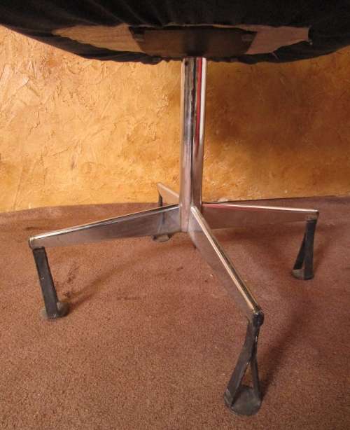 A FANTASTIC RETRO OFFICE CHAIR IN GOOD CONDITION