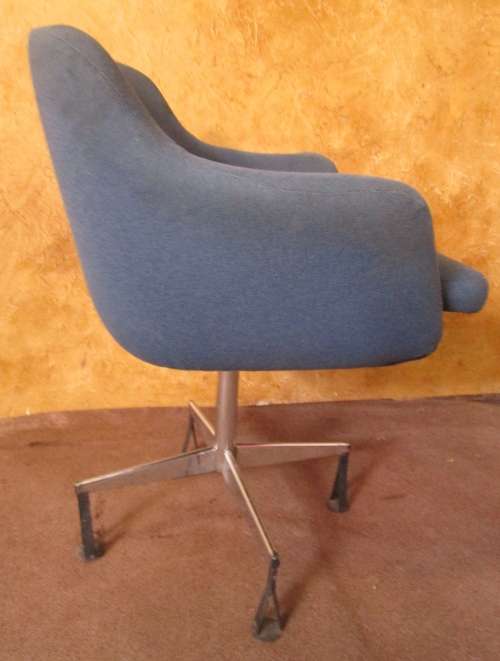 A FANTASTIC RETRO OFFICE CHAIR IN GOOD CONDITION