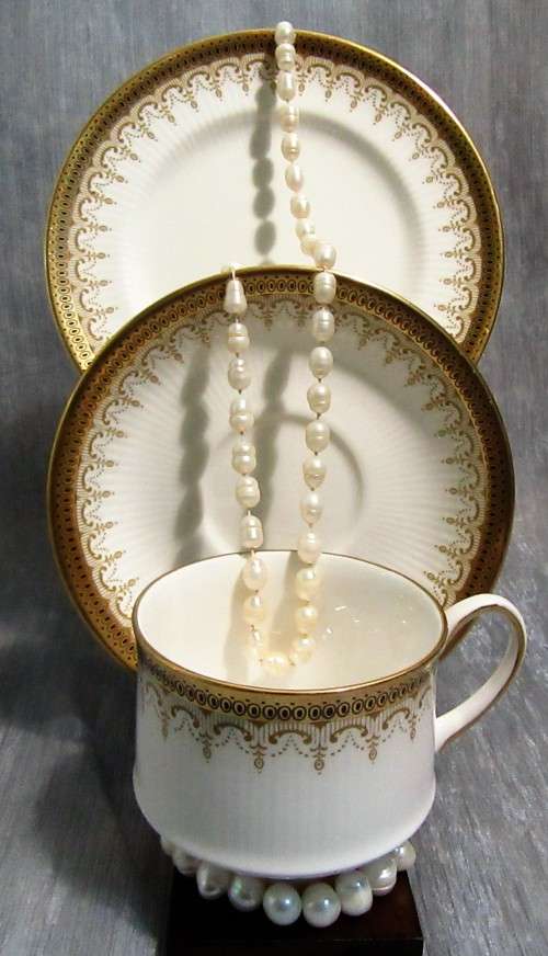 ELEGANT TRIO SET PARAGON ATHENA BY APPOINTMENT TO HER MAJESTY THE QUEEN.