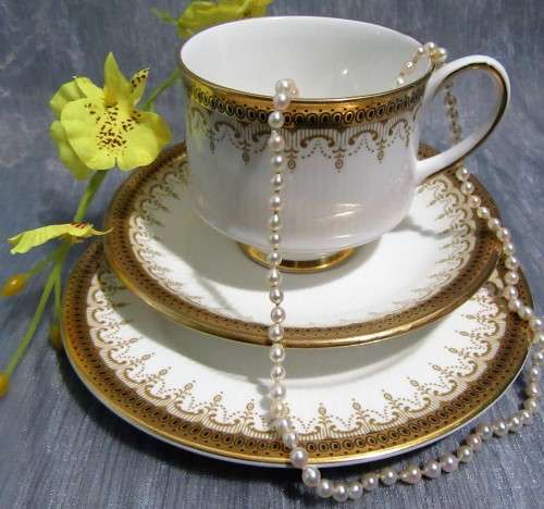 ELEGANT TRIO SET PARAGON ATHENA BY APPOINTMENT TO HER MAJESTY THE QUEEN.