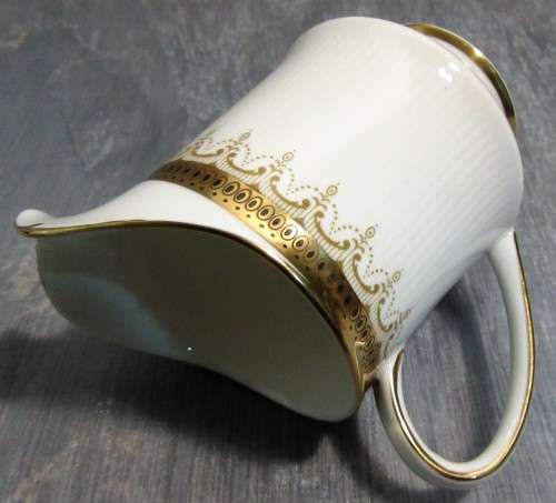 ELEGANT MILK CREAMER PARAGON ATHENA BY APPOINTMENT TO HER MAJESTY THE QUEEN.