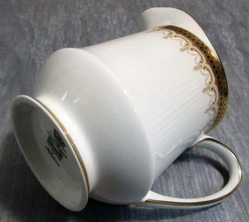 ELEGANT MILK CREAMER PARAGON ATHENA BY APPOINTMENT TO HER MAJESTY THE QUEEN.