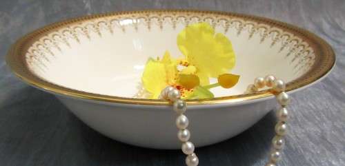 ELEGANT BOWLS 16.5 PARAGON ATHENA BY APPOINTMENT TO HER MAJESTY THE QUEEN.