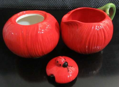 Make tea a real treat with this red Ladybird milk creamer & sugar bowl. This beautiful & classic