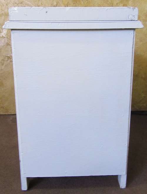 A CRISP WHITE VINTAGE BEDSIDE CABINET - LOVELY & TRENDY