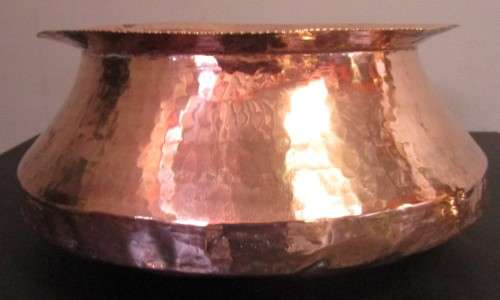 For sale this very large antique copper pot. Not very often available in this size! 41cm diameter