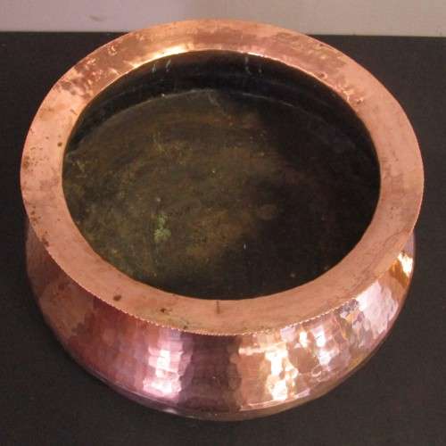 For sale this very large antique copper pot. Not very often available in this size! 41cm diameter