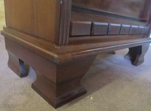 A GORGEOUS VINTAGE TV CABINET CONVERTES INTO A LIQOUR CABINET WITH GLASS SHELFS WITH SLIDING DOOR -