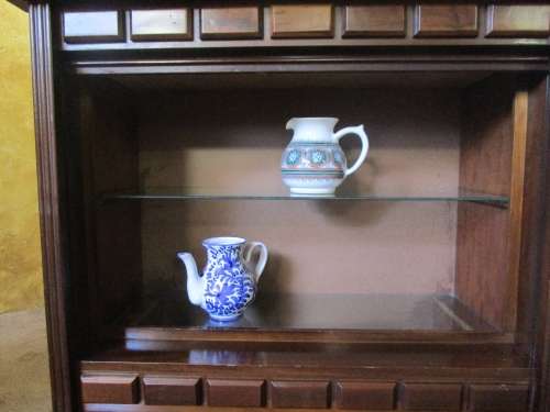 A GORGEOUS VINTAGE TV CABINET CONVERTES INTO A LIQOUR CABINET WITH GLASS SHELFS WITH SLIDING DOOR -