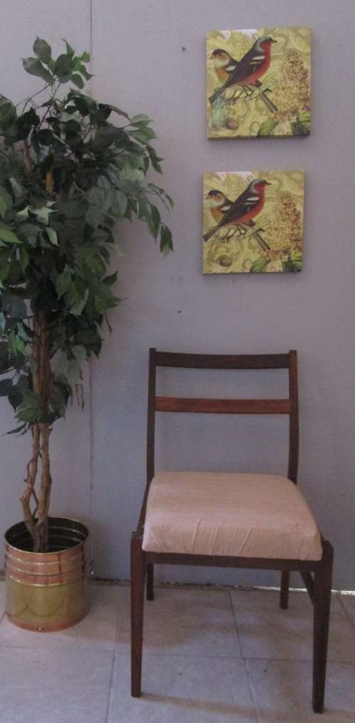 A FANTASTIC VINTAGE SOLID WOOD CHAIR