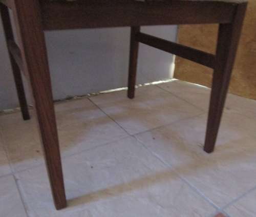 A FANTASTIC VINTAGE SOLID WOOD CHAIR