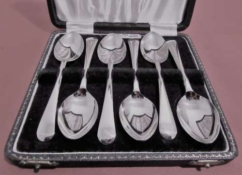 6 TEASPOONS IN THERE ORIGINAL CASE MARKED BEDFORD PLATE 10 YEARS  GUARANTEE ENGLAND