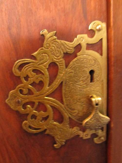 A MARVELOUS LARGE VINTAGE 3 DOOR WARDROBE LOVE THE DETAIL ON THE DOORS - SUPPLIED BY BLOOMS FURNITUR