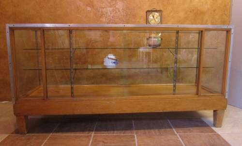 WOW A STUNNING VINTAGE/ANTIQUE COUNTER SHOW CASE - WITH AMAZING WOOD DETAIL